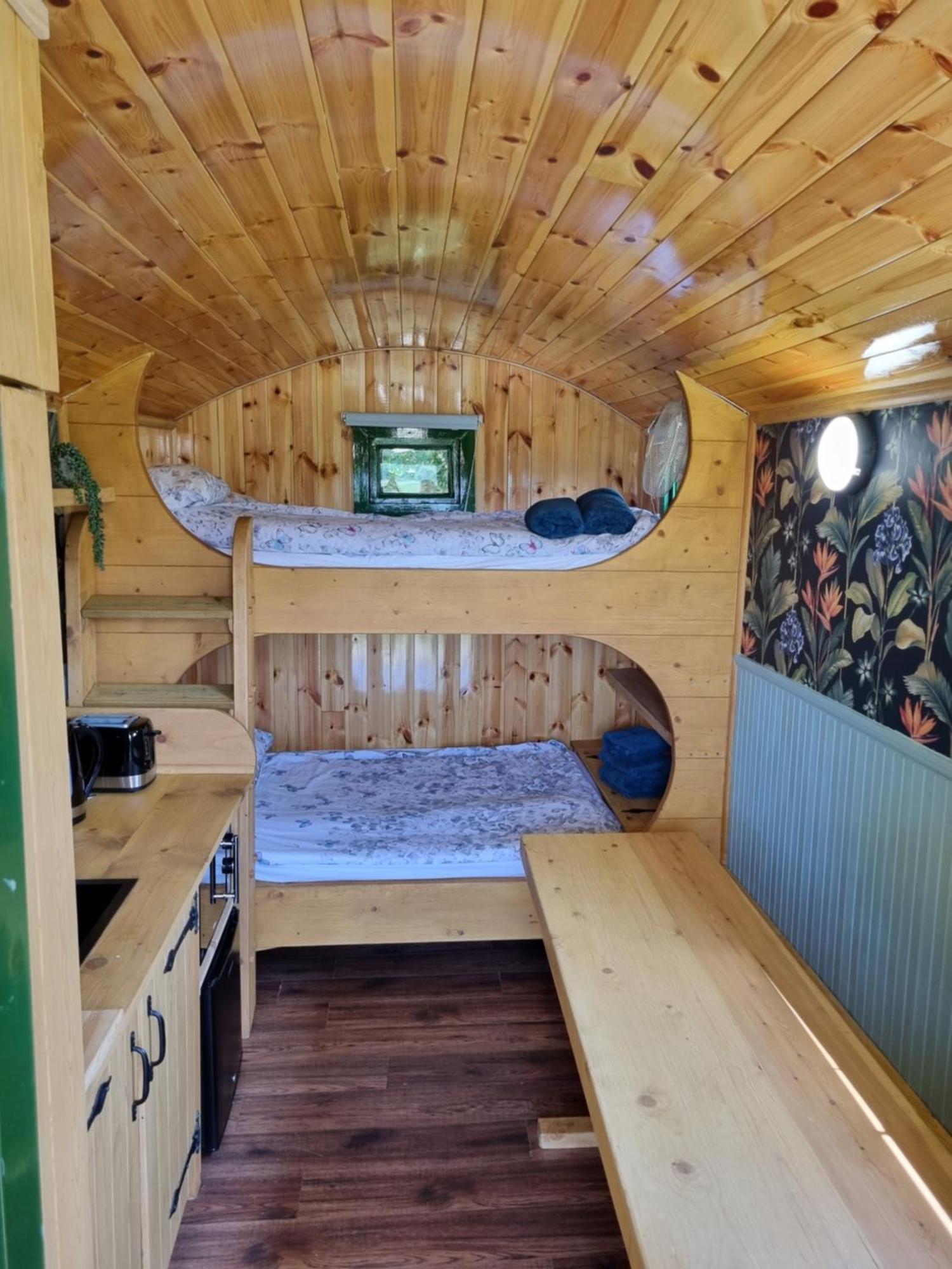 Woodie The Shepherds Hut - Sleeps 4 Chichester Zewnętrze zdjęcie